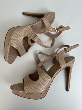 BCBGeneration Y2K‎ Nude Platform Heels US 8 Strappy Sandals Party Peep Toe